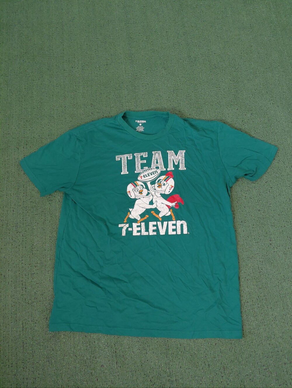 Team 7-Eleven Chickens Football Sports Gas Station Merch Green T Shirt Sz XL